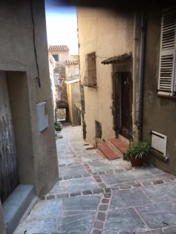 Logement Neuf Centre Du Village Aux Pieds Du Chateau กรีโมด์ ภายนอก รูปภาพ